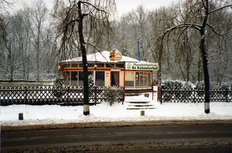 847750 Gezicht op het besneeuwde Pannekoekenhuis De Kabouterhut (Barchman Wuytierslaan 202) te Amersfoort.